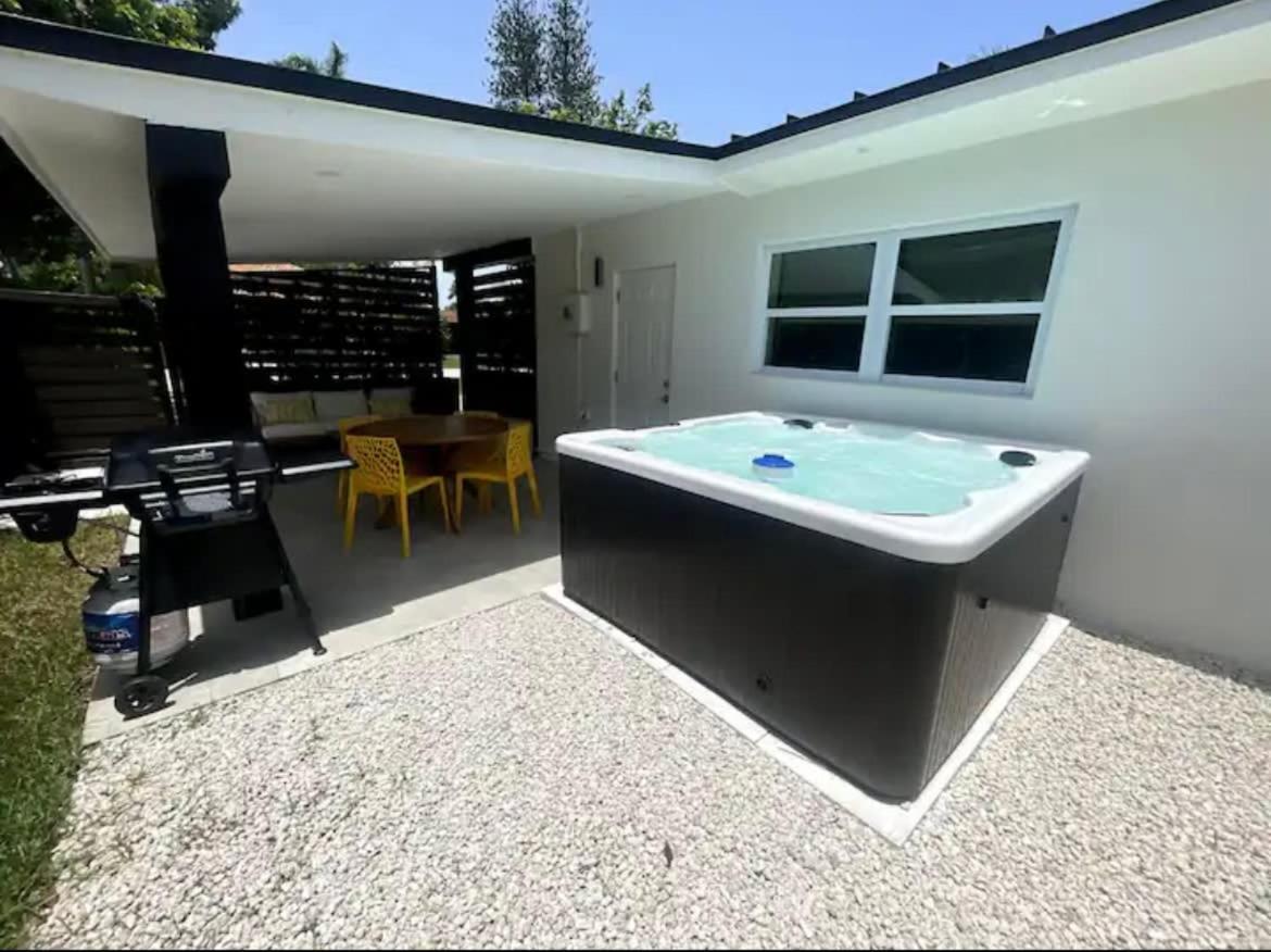 Casa Ana - Cozy Space Hot Tub And Large Fenced Yard Villa Miami Eksteriør billede